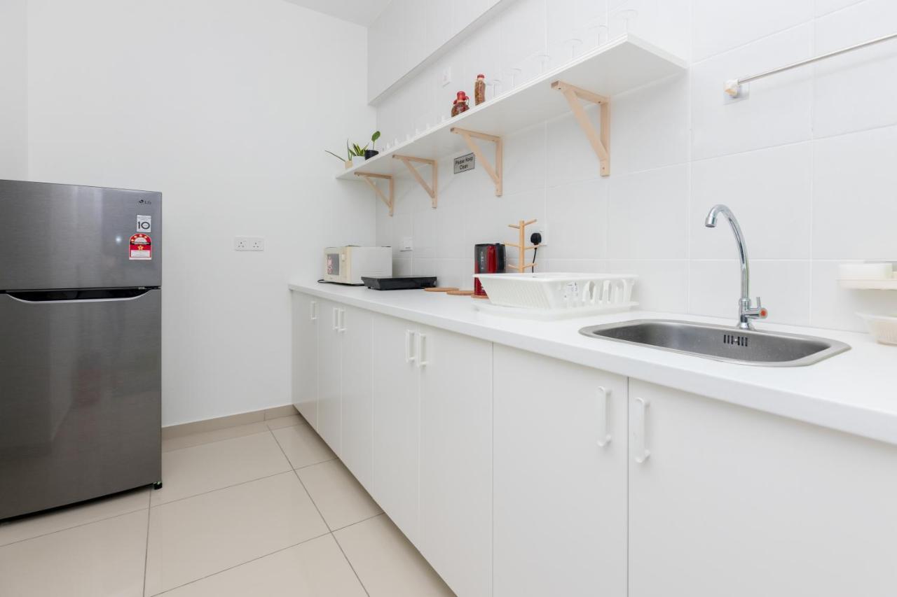 White Lagom Scandinavian House, By Sanguine Apartamento Tanjung Tokong Exterior foto
