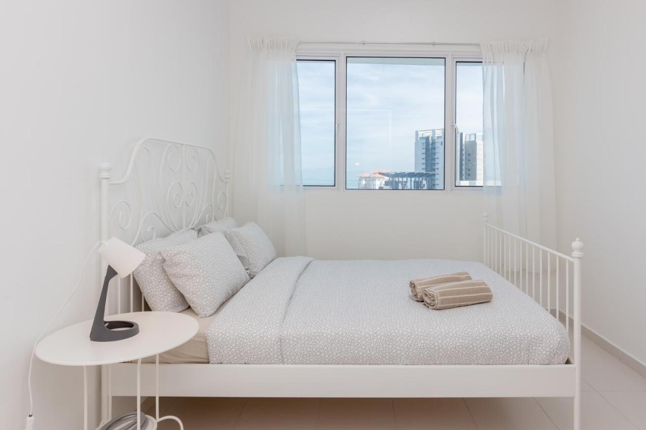 White Lagom Scandinavian House, By Sanguine Apartamento Tanjung Tokong Exterior foto